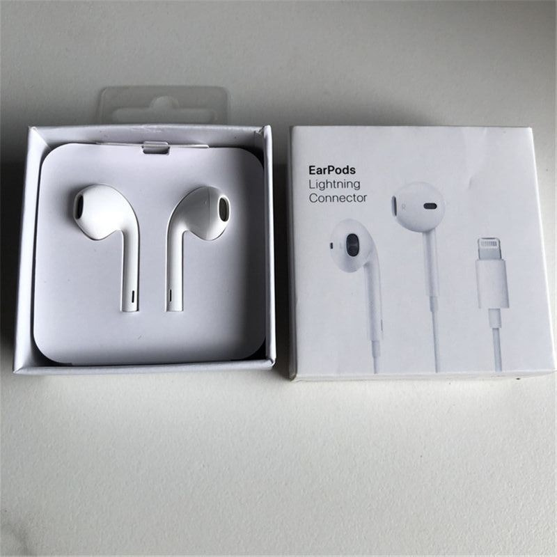Lightning Earbuds — Packaging and product